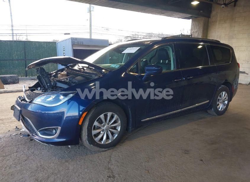 Photo 2 of 2017 Chrysler Pacifica TOURING-L (VIN 2C4RC1BG8HR803784)