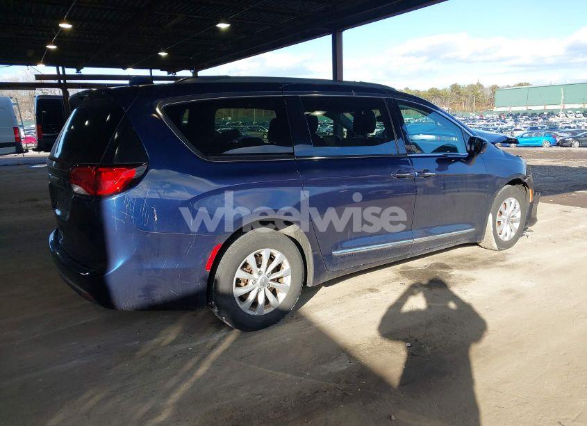 Photo 4 of 2017 Chrysler Pacifica TOURING-L (VIN 2C4RC1BG8HR803784)