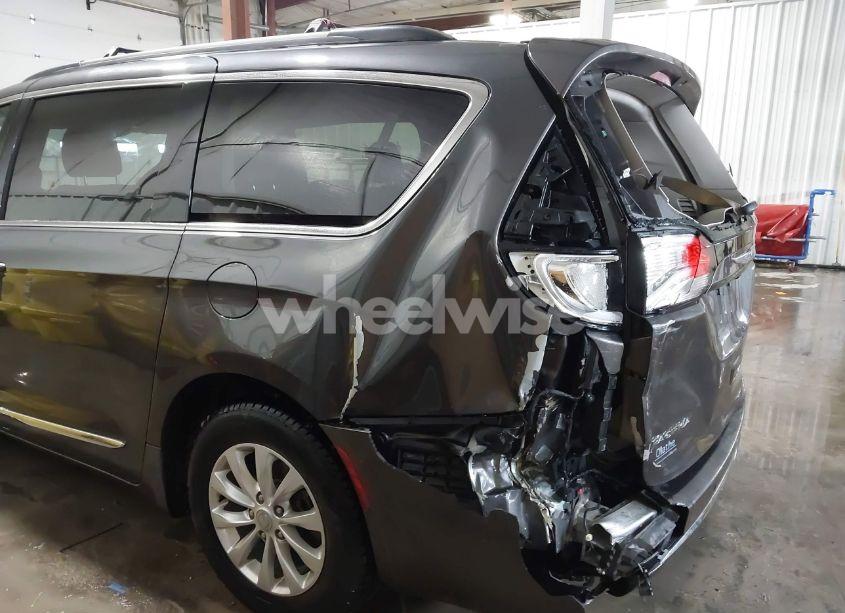 Photo 19 of 2017 Chrysler Pacifica TOURING-L (VIN 2C4RC1BG8HR845050)