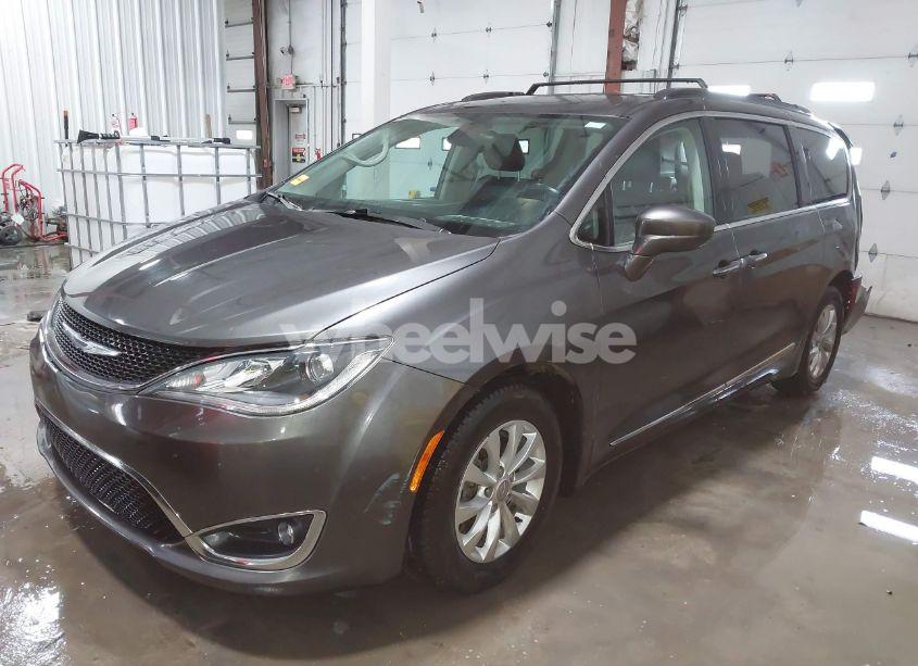 Photo 2 of 2017 Chrysler Pacifica TOURING-L (VIN 2C4RC1BG8HR845050)