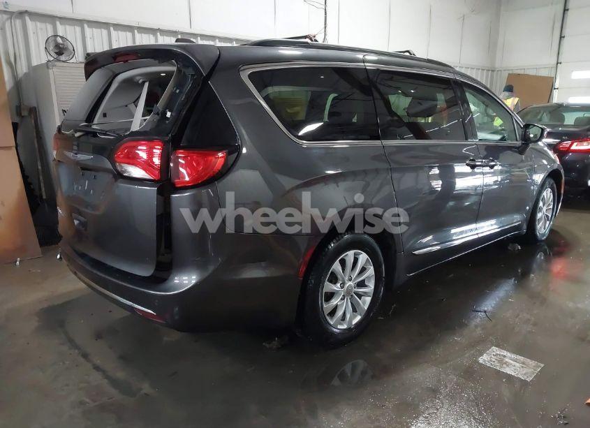 Photo 4 of 2017 Chrysler Pacifica TOURING-L (VIN 2C4RC1BG8HR845050)