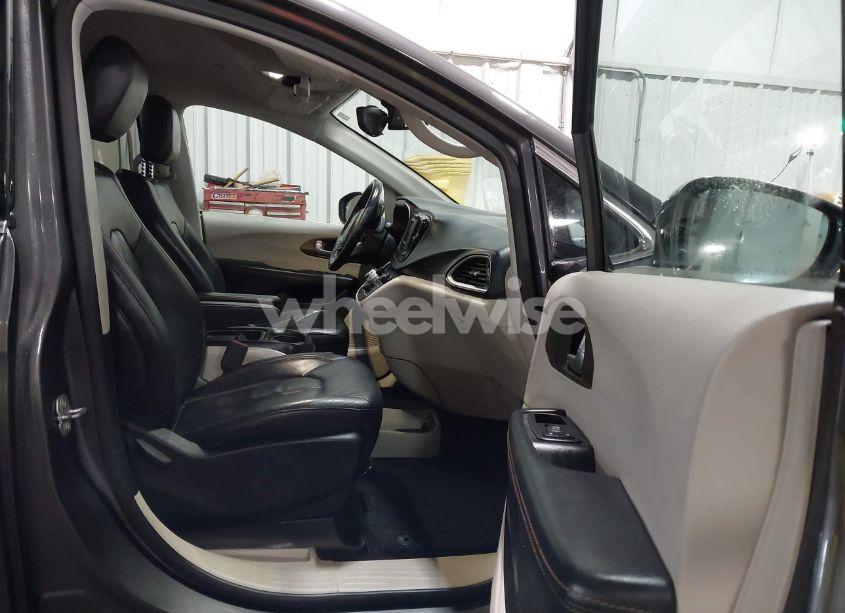 Photo 5 of 2017 Chrysler Pacifica TOURING-L (VIN 2C4RC1BG8HR845050)