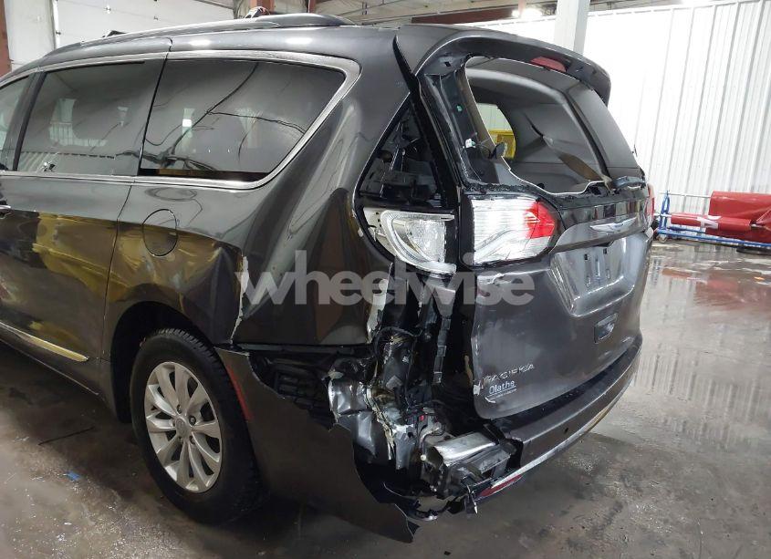 Photo 6 of 2017 Chrysler Pacifica TOURING-L (VIN 2C4RC1BG8HR845050)