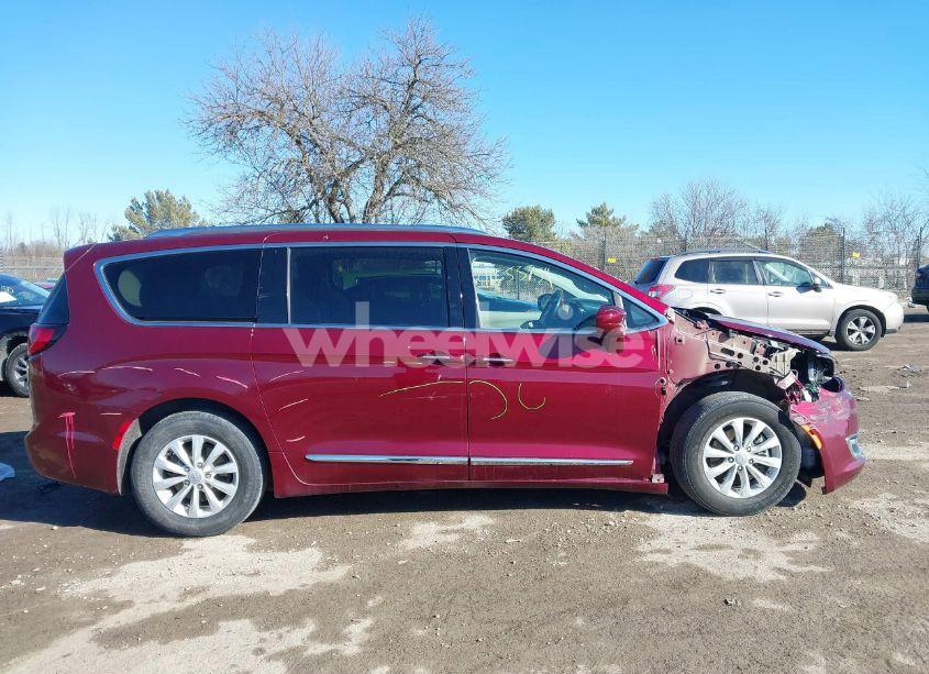 Photo 13 of 2018 Chrysler Pacifica TOURING L (VIN 2C4RC1BG8JR120439)