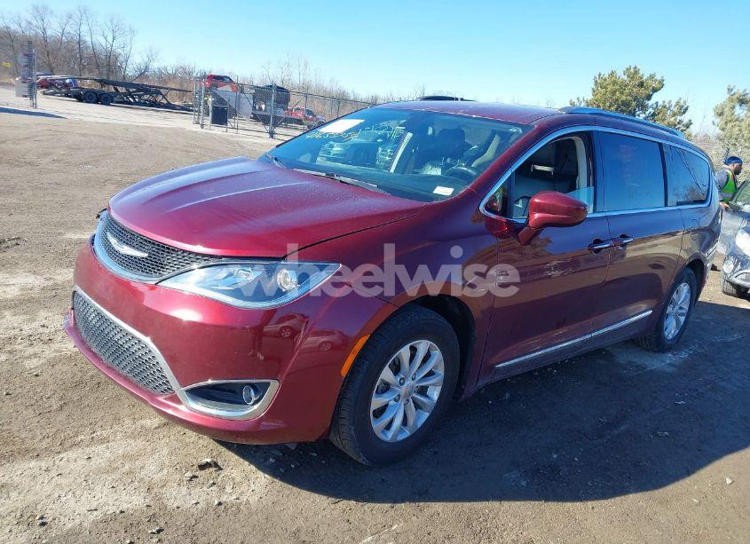 Photo 2 of 2018 Chrysler Pacifica TOURING L (VIN 2C4RC1BG8JR120439)