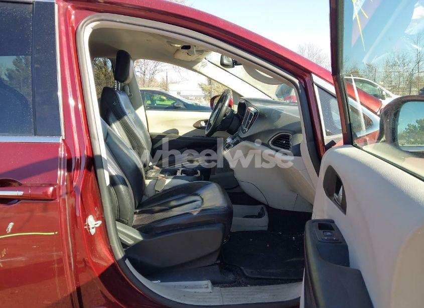 Photo 5 of 2018 Chrysler Pacifica TOURING L (VIN 2C4RC1BG8JR120439)