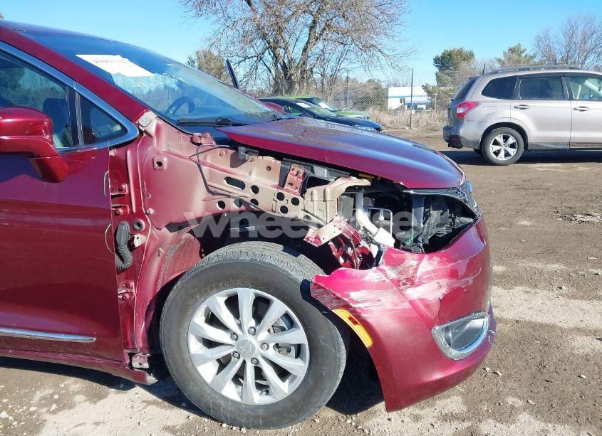 Photo 6 of 2018 Chrysler Pacifica TOURING L (VIN 2C4RC1BG8JR120439)