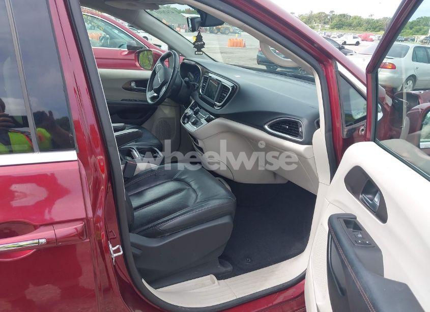 Photo 5 of 2018 Chrysler Pacifica TOURING L (VIN 2C4RC1BG8JR128198)