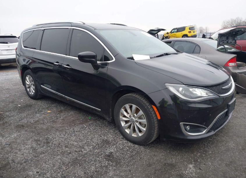 2018 Chrysler Pacifica TOURING L (VIN 2C4RC1BG8JR217334) main photo