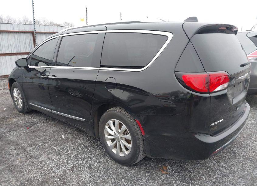 Photo 3 of 2018 Chrysler Pacifica TOURING L (VIN 2C4RC1BG8JR217334)