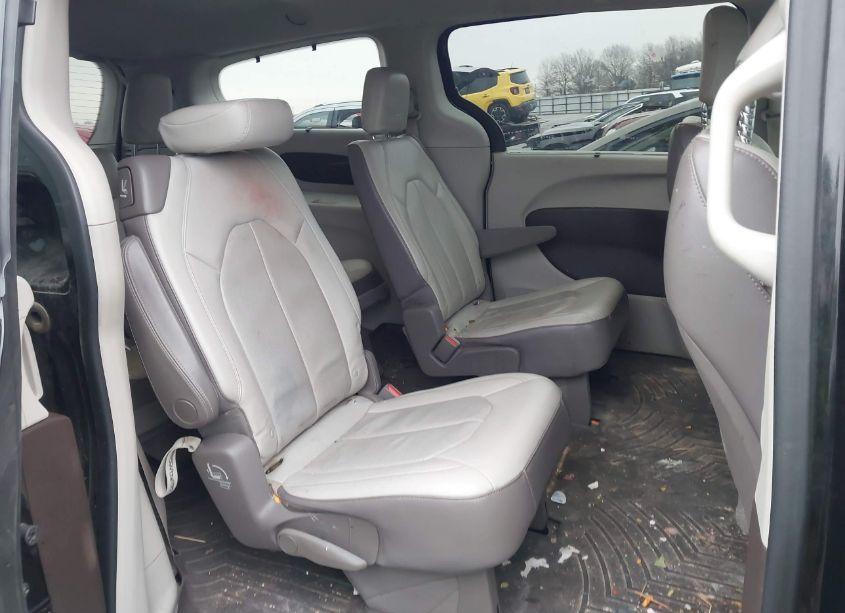 Photo 8 of 2018 Chrysler Pacifica TOURING L (VIN 2C4RC1BG8JR217334)