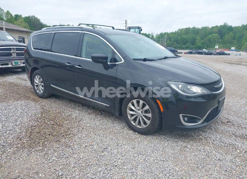 2018 Chrysler Pacifica TOURING L (VIN 2C4RC1BG8JR262158) main photo