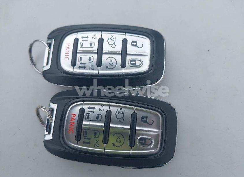 Photo 11 of 2018 Chrysler Pacifica TOURING L (VIN 2C4RC1BG8JR262158)