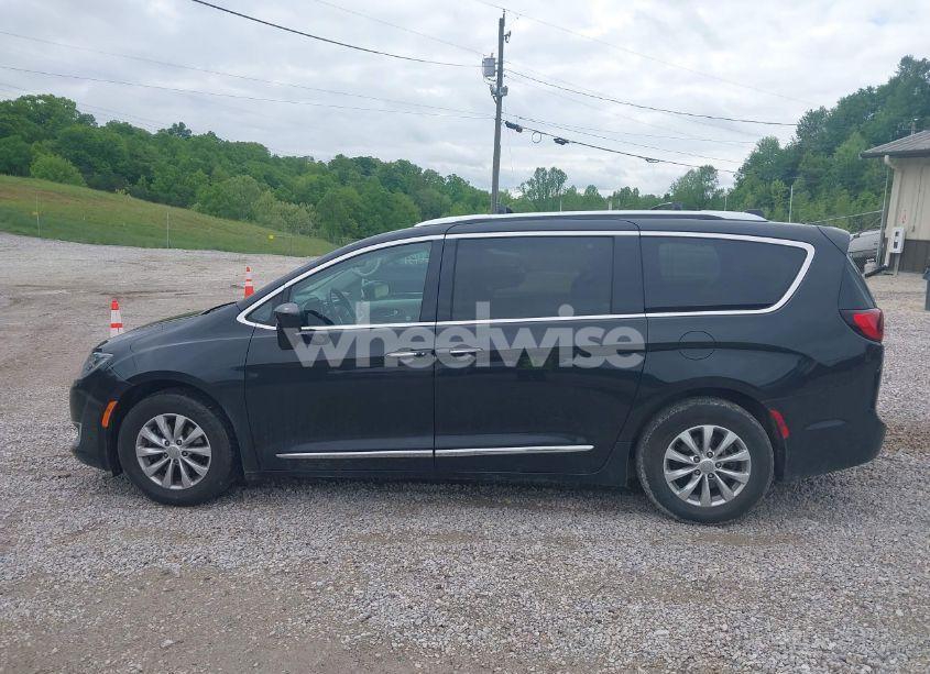 Photo 14 of 2018 Chrysler Pacifica TOURING L (VIN 2C4RC1BG8JR262158)