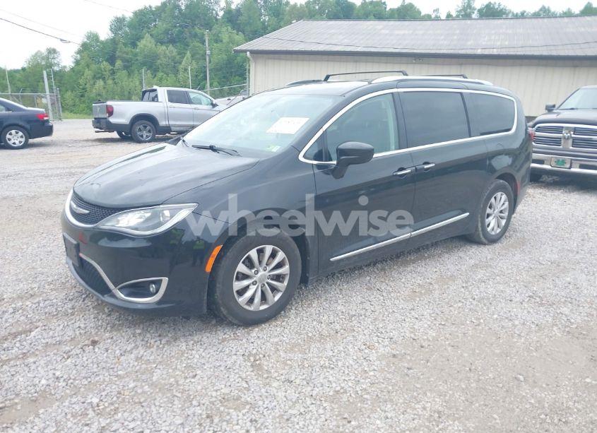 Photo 2 of 2018 Chrysler Pacifica TOURING L (VIN 2C4RC1BG8JR262158)