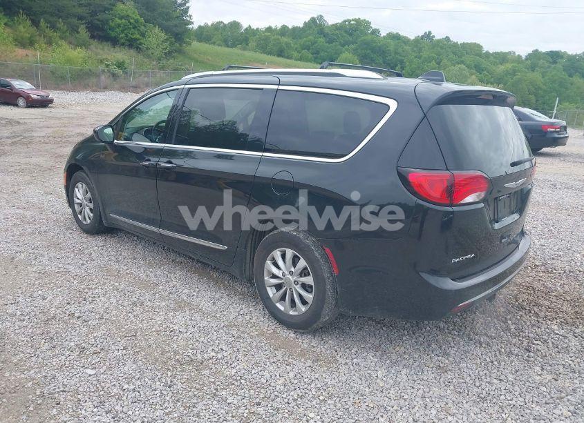 Photo 3 of 2018 Chrysler Pacifica TOURING L (VIN 2C4RC1BG8JR262158)