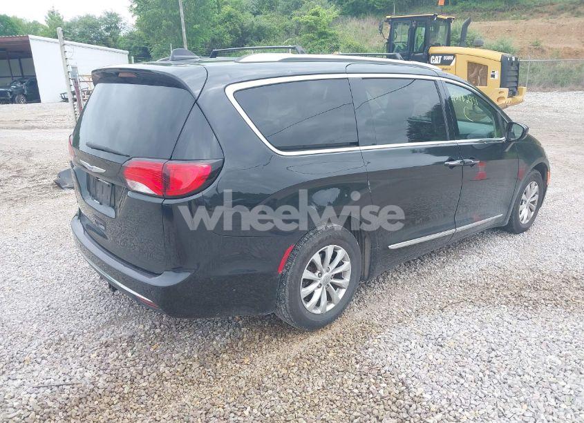 Photo 4 of 2018 Chrysler Pacifica TOURING L (VIN 2C4RC1BG8JR262158)