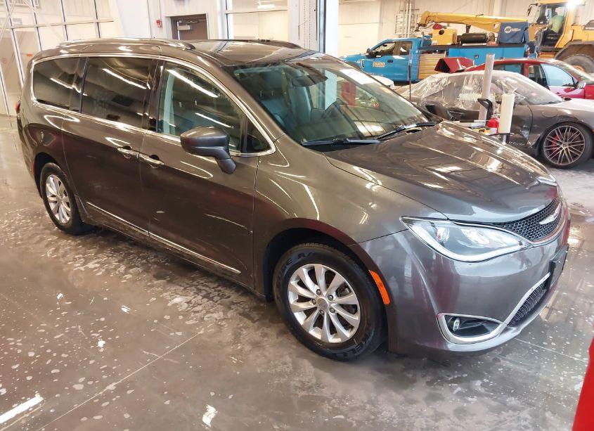 2018 Chrysler Pacifica TOURING L (VIN 2C4RC1BG8JR309687) main photo