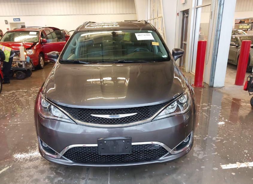Photo 12 of 2018 Chrysler Pacifica TOURING L (VIN 2C4RC1BG8JR309687)