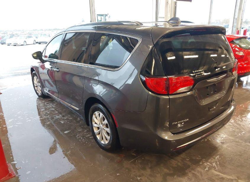 Photo 3 of 2018 Chrysler Pacifica TOURING L (VIN 2C4RC1BG8JR309687)