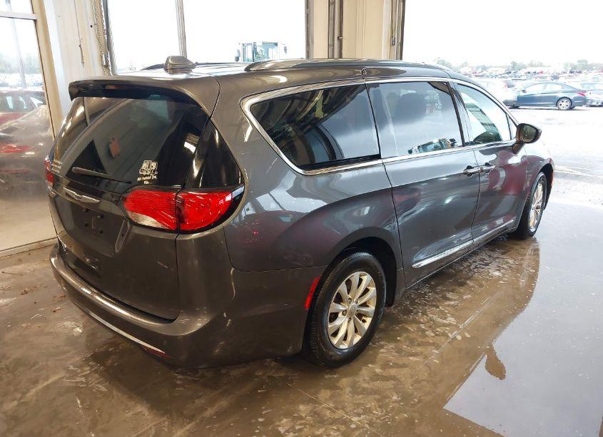 Photo 4 of 2018 Chrysler Pacifica TOURING L (VIN 2C4RC1BG8JR309687)