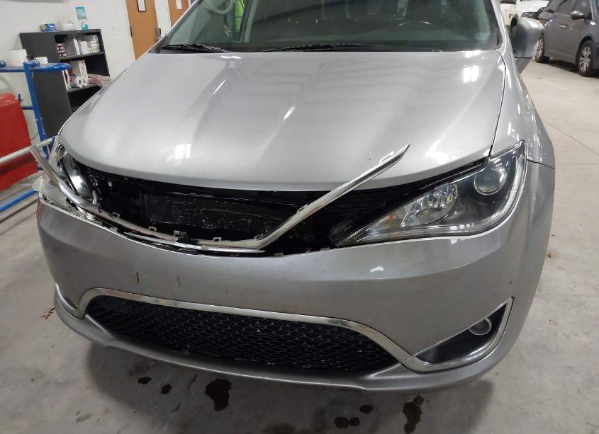 Photo 6 of 2019 Chrysler Pacifica TOURING L (VIN 2C4RC1BG8KR559948)