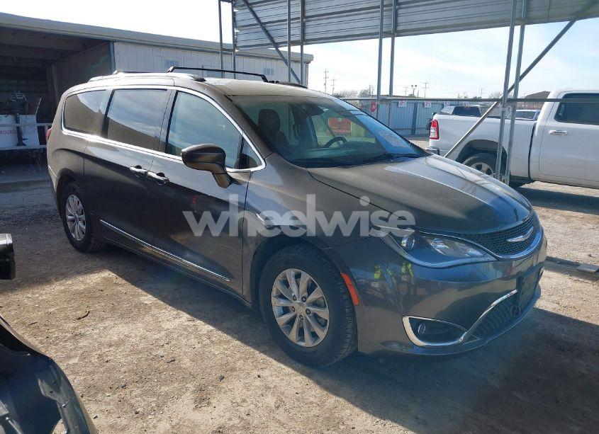 2019 Chrysler Pacifica TOURING L (VIN 2C4RC1BG8KR593114) main photo