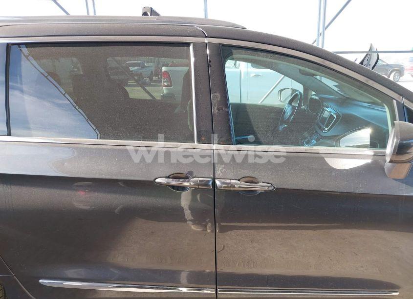 Photo 13 of 2019 Chrysler Pacifica TOURING L (VIN 2C4RC1BG8KR593114)