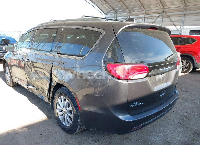 Photo 3 of 2019 Chrysler Pacifica TOURING L (VIN 2C4RC1BG8KR593114)