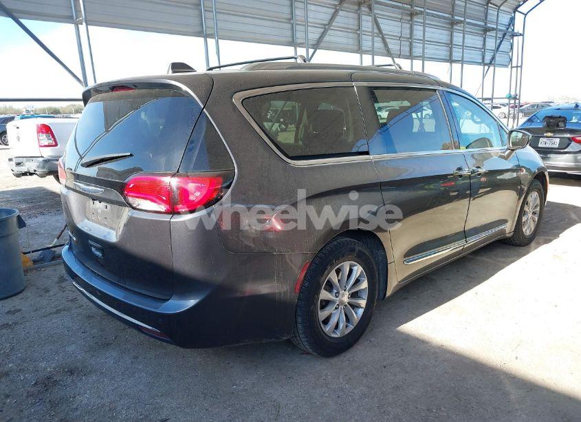 Photo 4 of 2019 Chrysler Pacifica TOURING L (VIN 2C4RC1BG8KR593114)