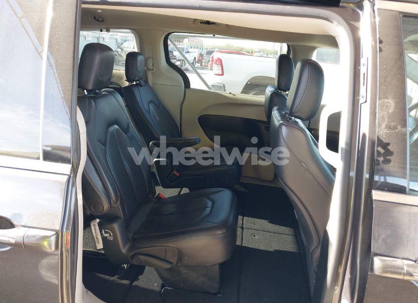 Photo 8 of 2019 Chrysler Pacifica TOURING L (VIN 2C4RC1BG8KR593114)