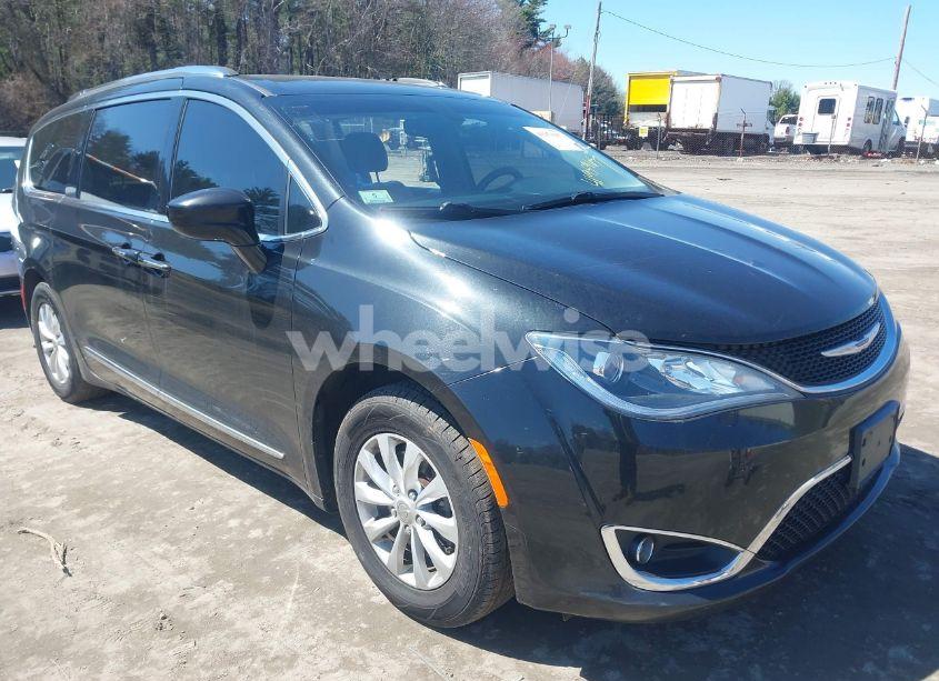 2019 Chrysler Pacifica TOURING L (VIN 2C4RC1BG8KR651366) main photo