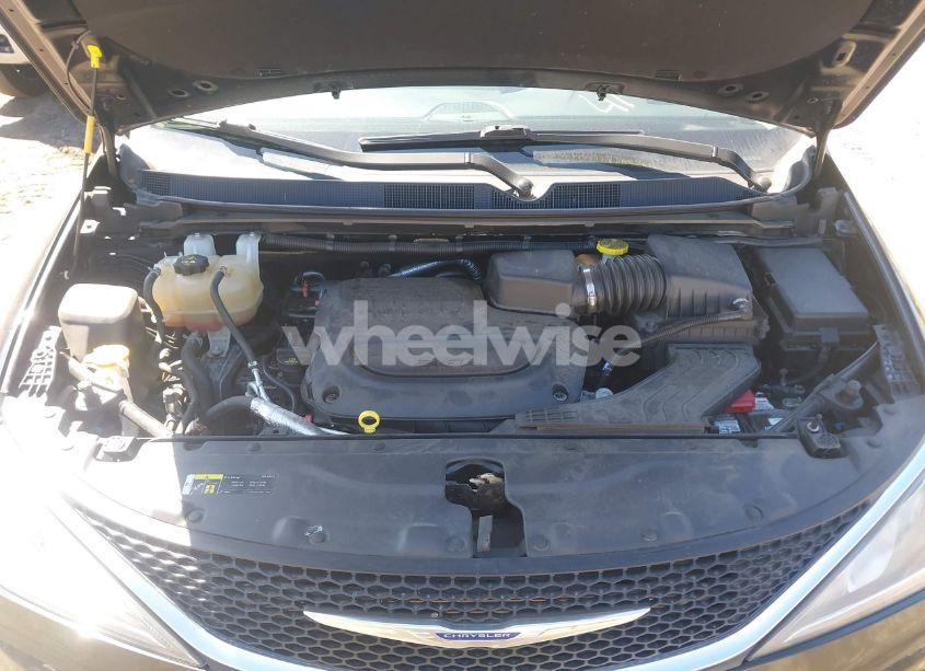 Photo 10 of 2019 Chrysler Pacifica TOURING L (VIN 2C4RC1BG8KR651366)