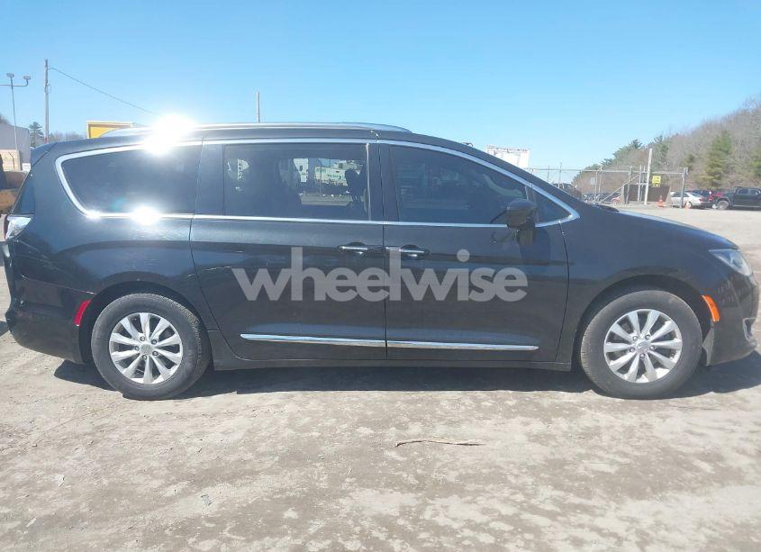 Photo 13 of 2019 Chrysler Pacifica TOURING L (VIN 2C4RC1BG8KR651366)