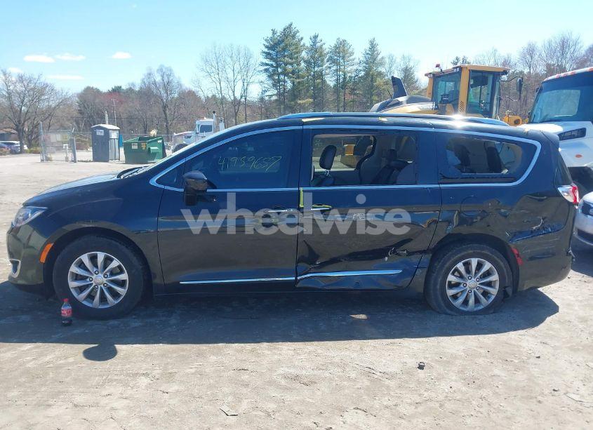Photo 14 of 2019 Chrysler Pacifica TOURING L (VIN 2C4RC1BG8KR651366)