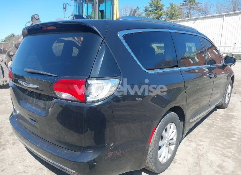 Photo 4 of 2019 Chrysler Pacifica TOURING L (VIN 2C4RC1BG8KR651366)