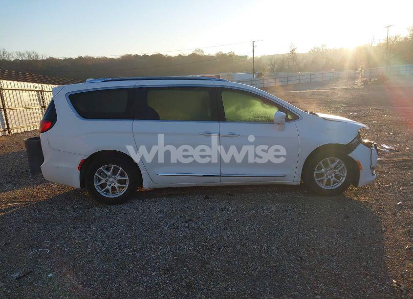 Photo 14 of 2020 Chrysler Pacifica TOURING L (VIN 2C4RC1BG8LR111548)