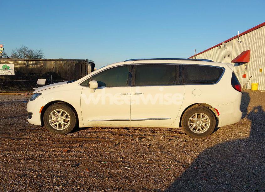 Photo 15 of 2020 Chrysler Pacifica TOURING L (VIN 2C4RC1BG8LR111548)