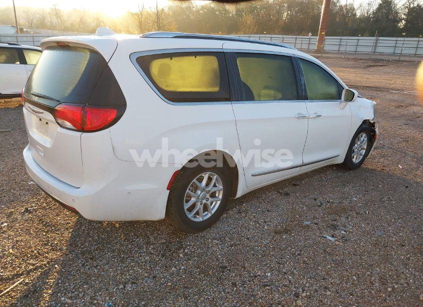Photo 4 of 2020 Chrysler Pacifica TOURING L (VIN 2C4RC1BG8LR111548)