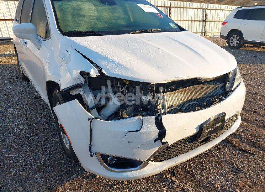 Photo 6 of 2020 Chrysler Pacifica TOURING L (VIN 2C4RC1BG8LR111548)