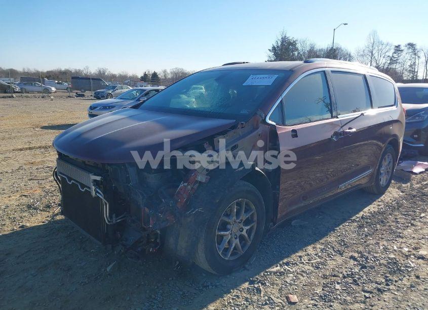 Photo 2 of 2020 Chrysler Pacifica TOURING L (VIN 2C4RC1BG8LR279237)