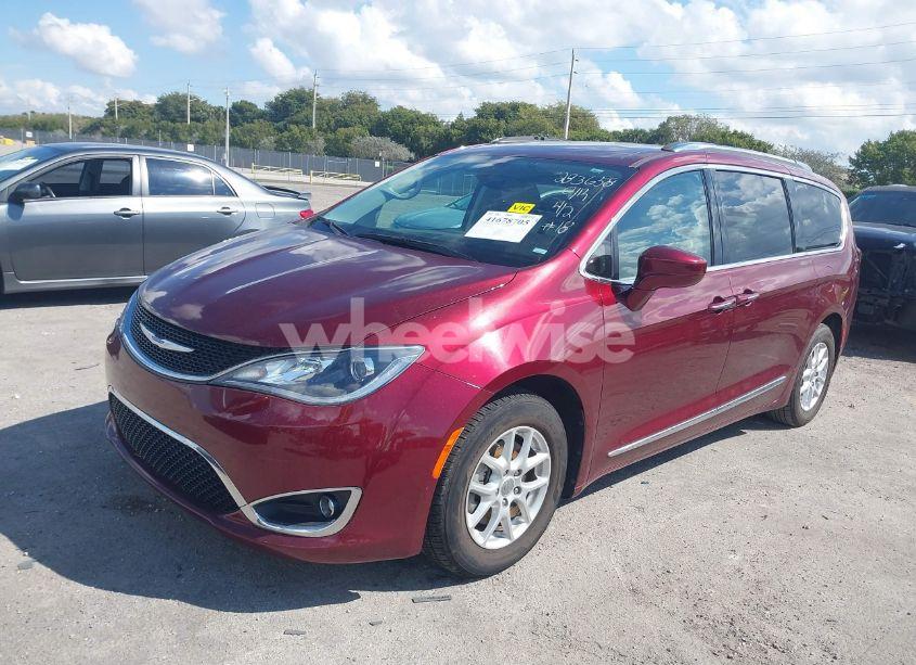 Photo 2 of 2020 Chrysler Pacifica TOURING L (VIN 2C4RC1BG8LR283658)
