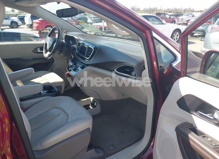 Photo 5 of 2020 Chrysler Pacifica TOURING L (VIN 2C4RC1BG8LR283658)