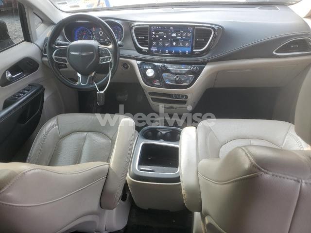 Photo 3 of 2021 CHRYSLER PACIFICA TOURING L (VIN 2C4RC1BG8MR527424)