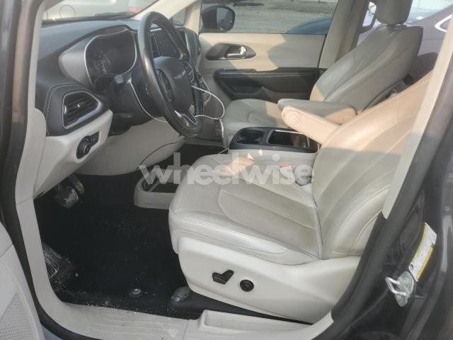 Photo 4 of 2021 CHRYSLER PACIFICA TOURING L (VIN 2C4RC1BG8MR527424)