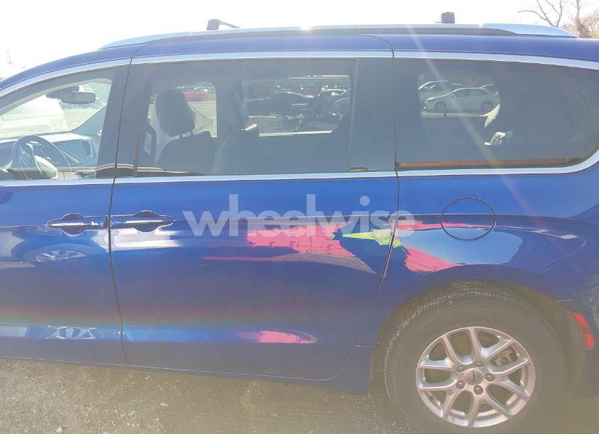 Photo 14 of 2021 Chrysler Pacifica TOURING L (VIN 2C4RC1BG8MR574789)