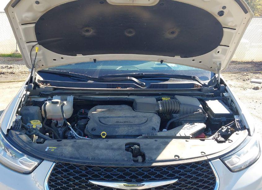 Photo 10 of 2021 Chrysler Pacifica TOURING L (VIN 2C4RC1BG8MR579930)