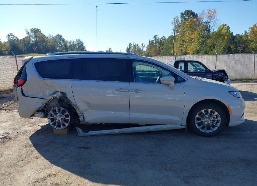 Photo 13 of 2021 Chrysler Pacifica TOURING L (VIN 2C4RC1BG8MR579930)