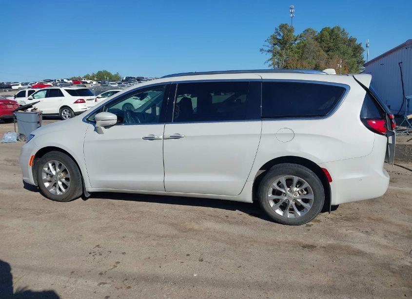 Photo 14 of 2021 Chrysler Pacifica TOURING L (VIN 2C4RC1BG8MR579930)