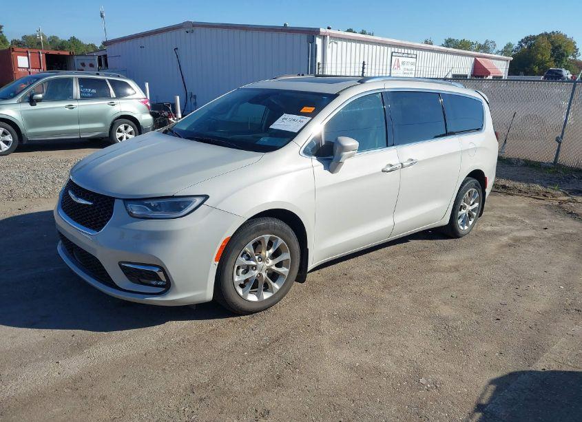 Photo 2 of 2021 Chrysler Pacifica TOURING L (VIN 2C4RC1BG8MR579930)